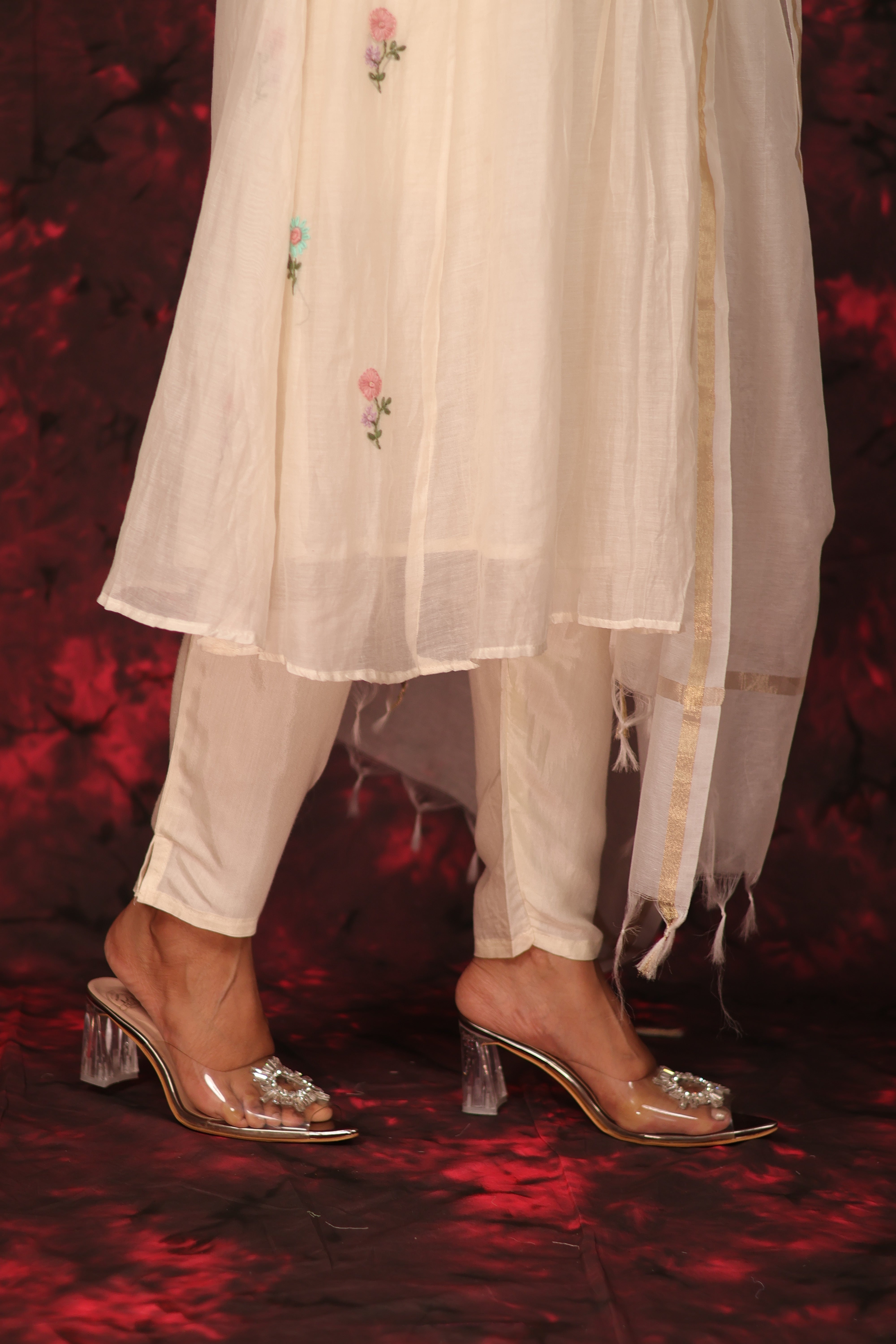 KUSUM IVORY THREAD EMBROIDERED MUL CHANDERI SUIT SET