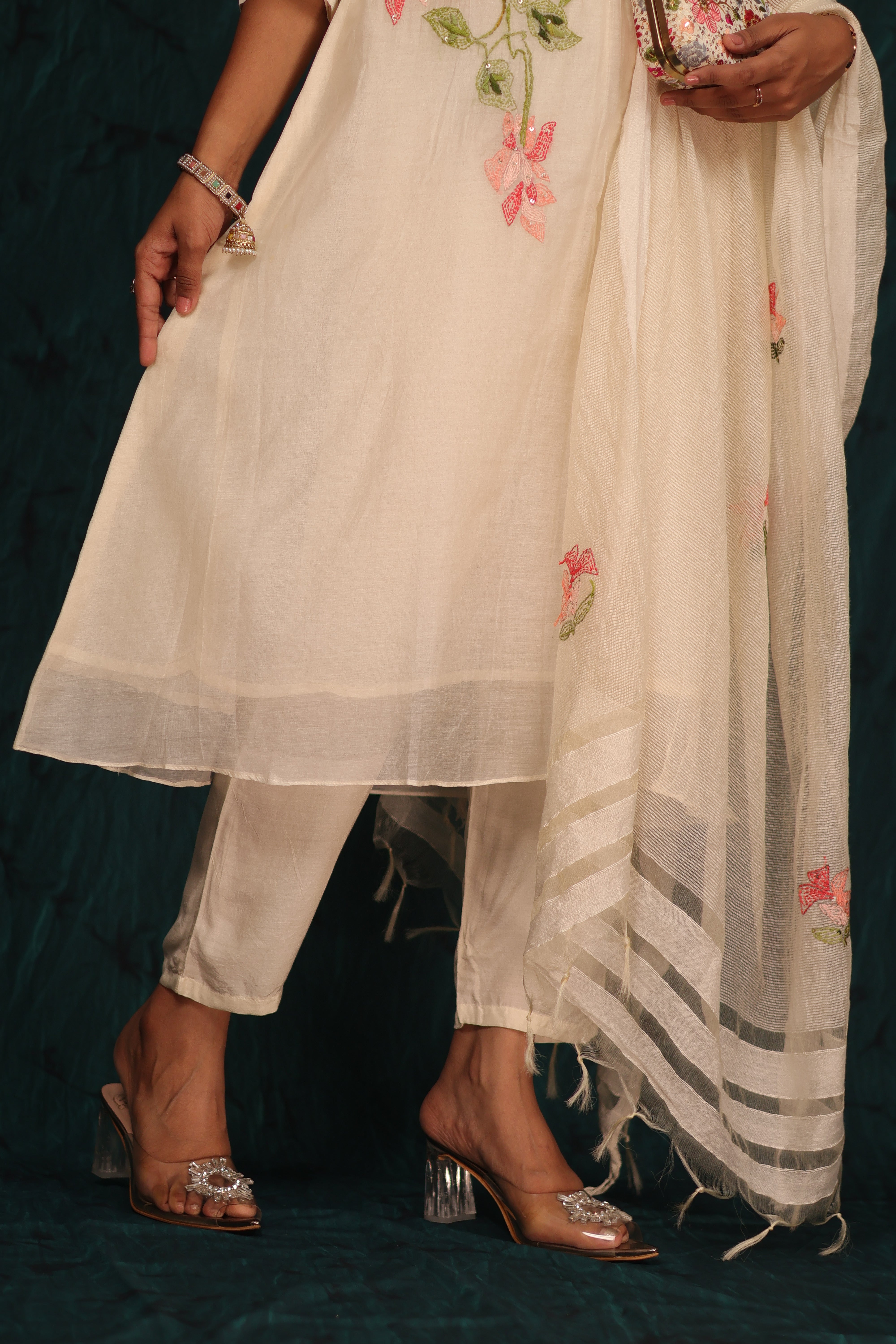 TAANABAANA THREAD EMBROIDERED IVORY MUL CHANDERI SUIT SET