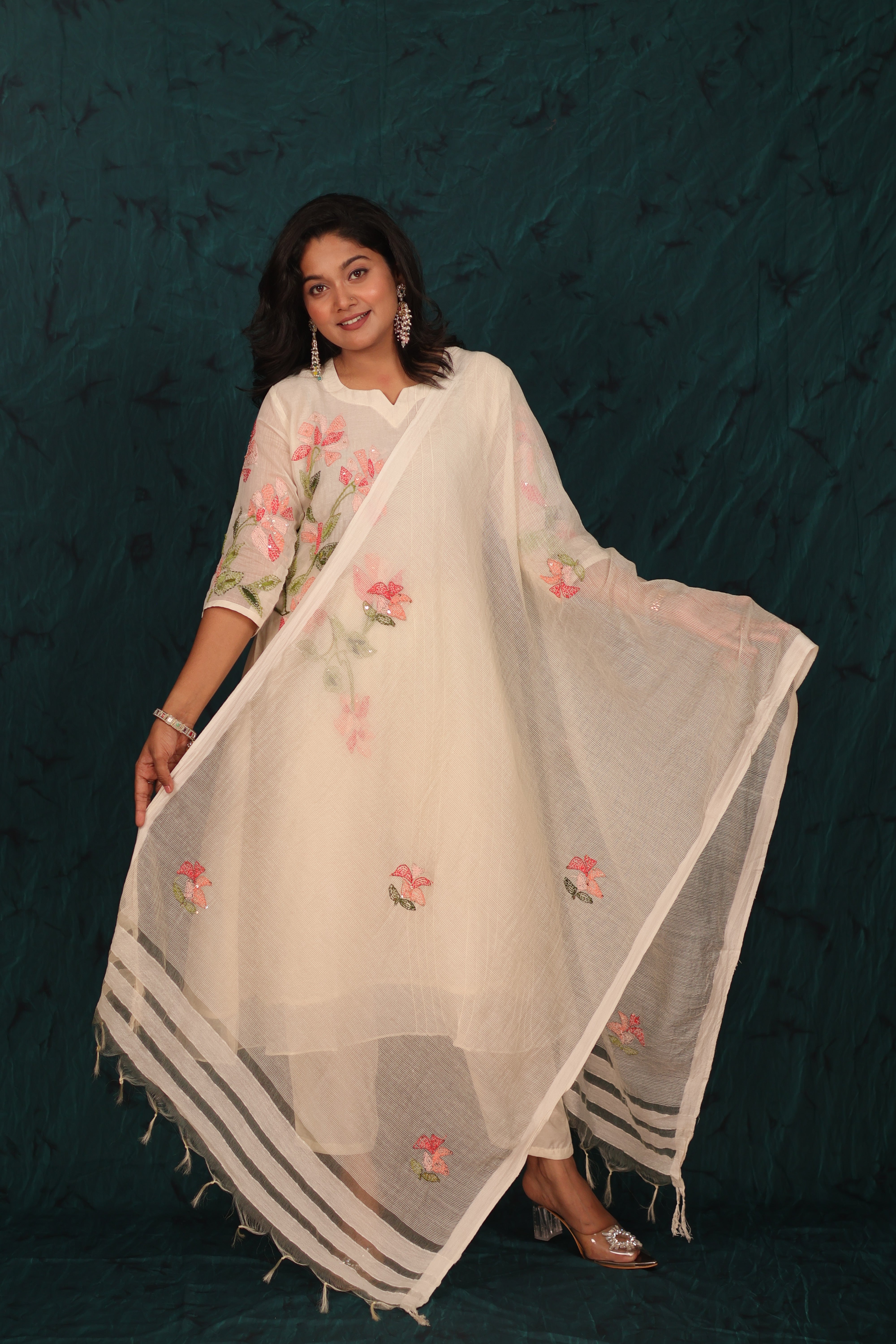 TAANABAANA THREAD EMBROIDERED IVORY MUL CHANDERI SUIT SET