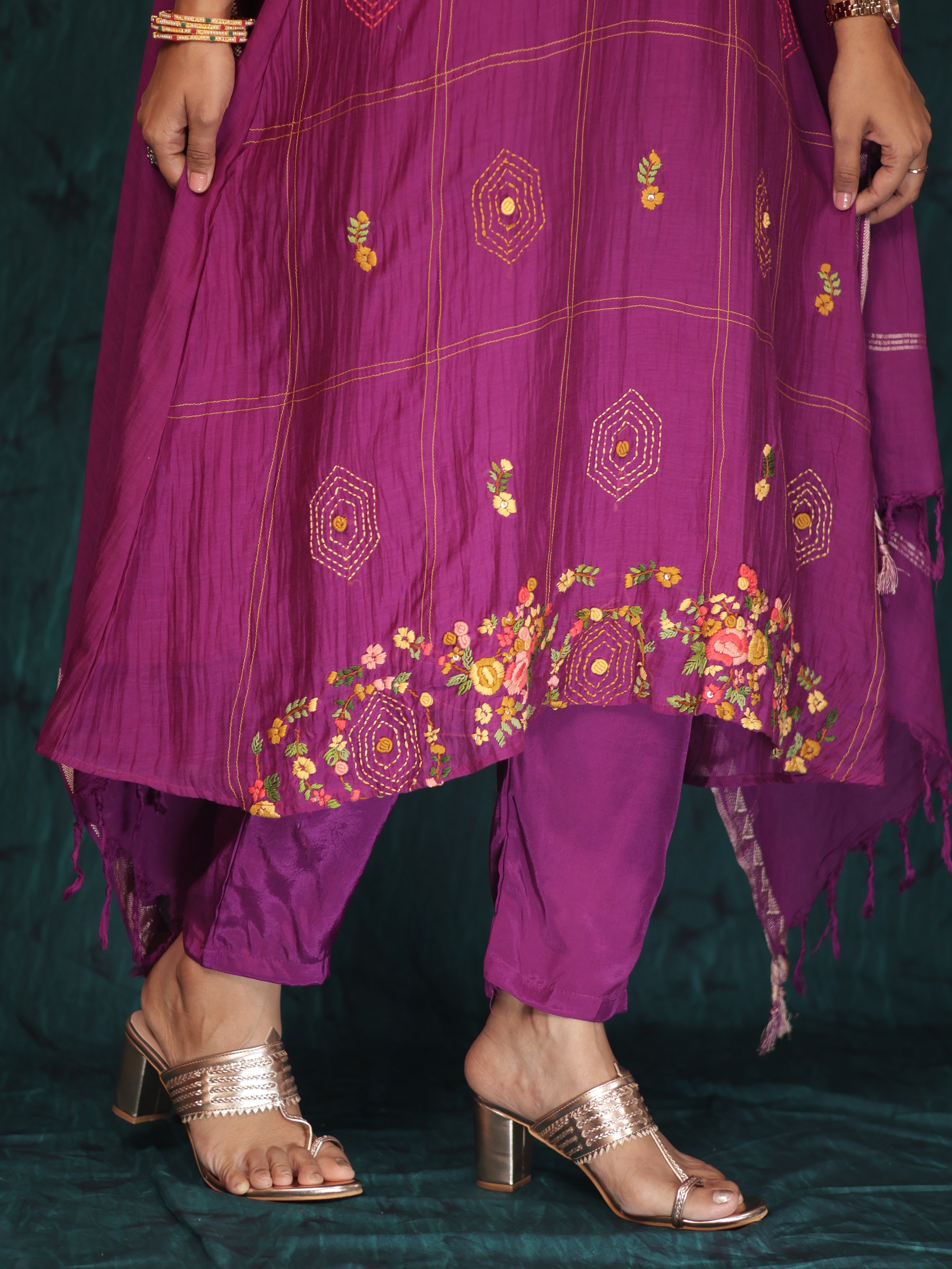 TAANA BAANA THREADWORK PURPLE MUL CHANDERI SUIT SET
