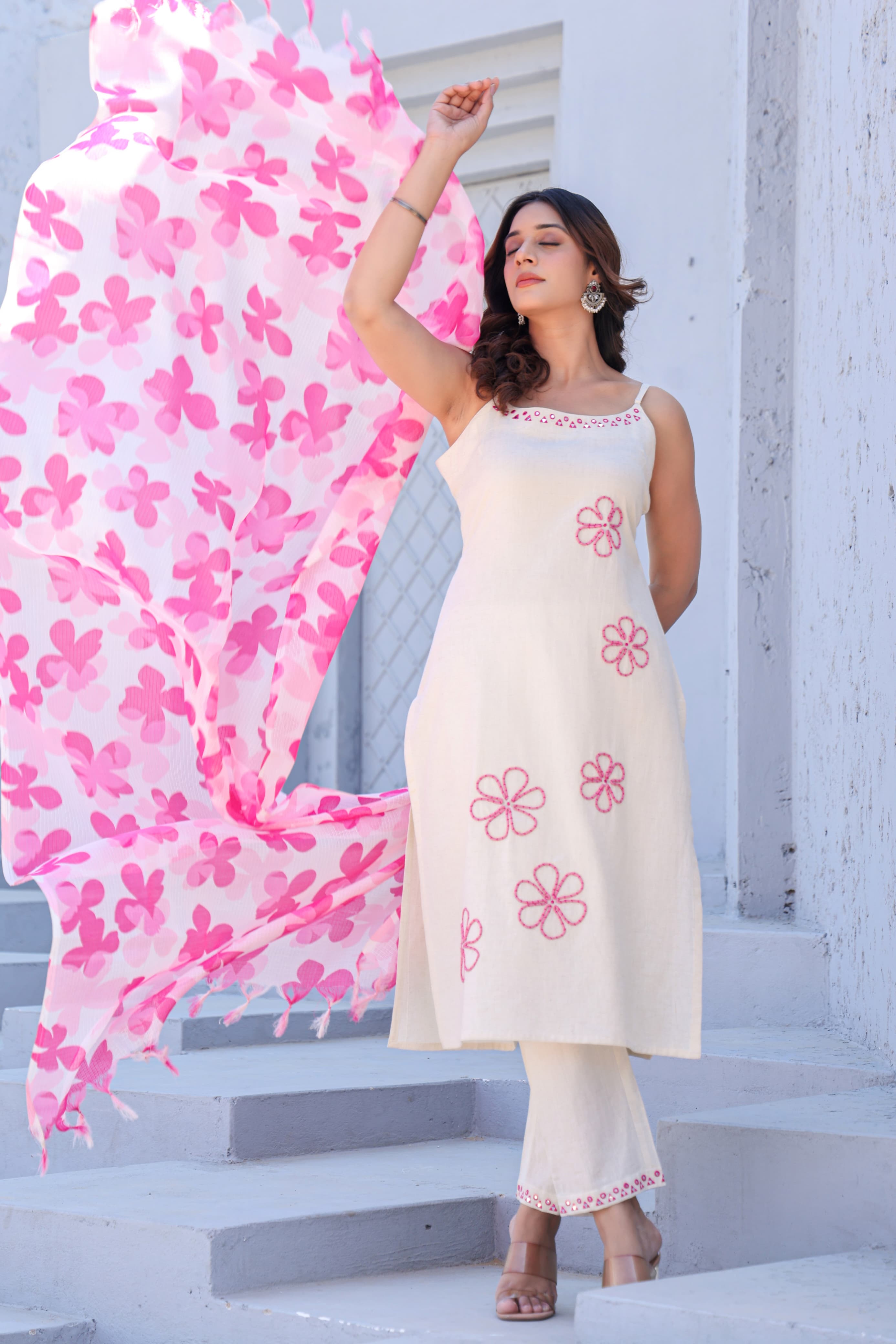 NODDLE STRAP FLORAL PINK WHITE COTTON SUIT SET